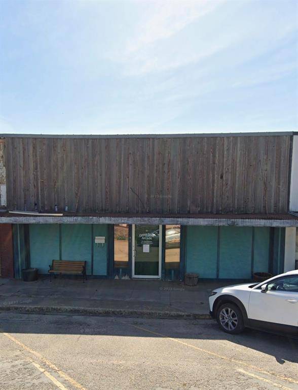 West, TX 76691,103 & 105 S Main Street