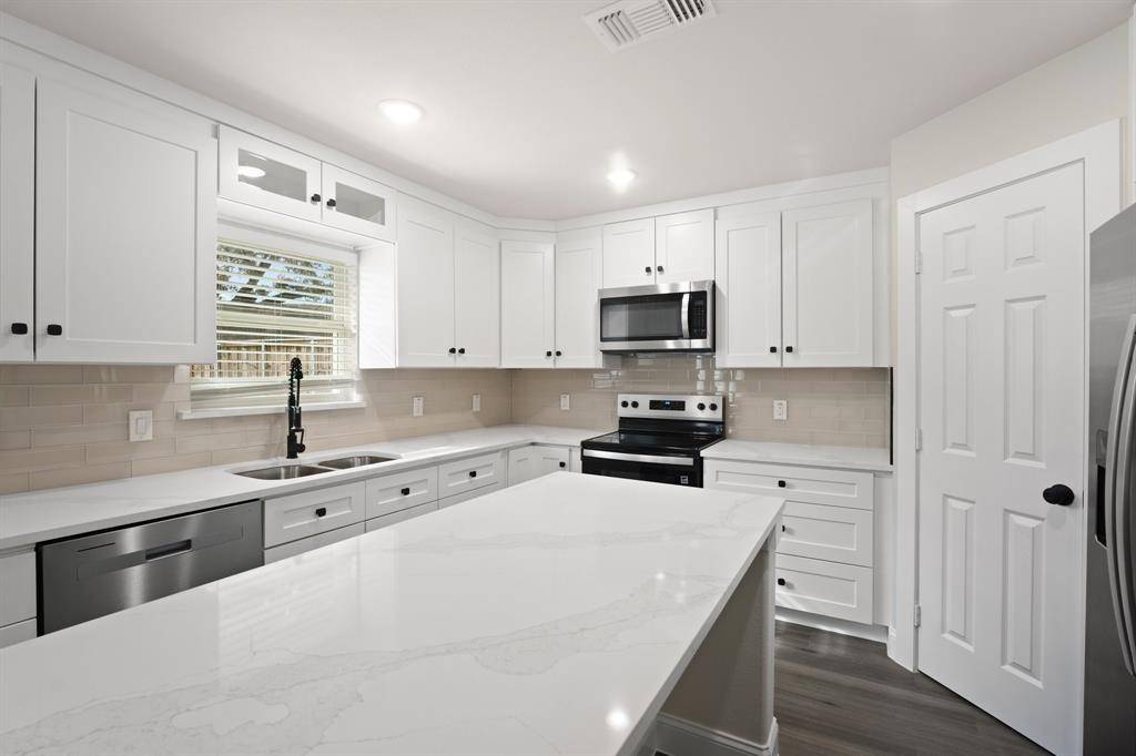 Carrollton, TX 75006,2000 Knollwood Lane