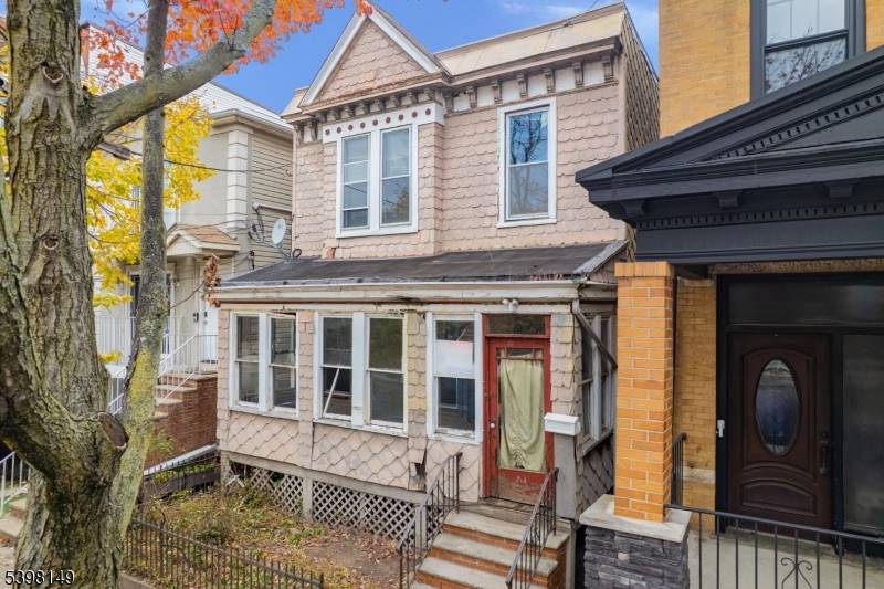 Weehawken Twp., NJ 07086,214 Angelique St