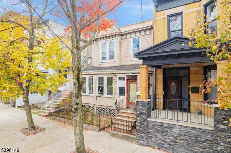 Weehawken Twp., NJ 07086,214 Angelique St