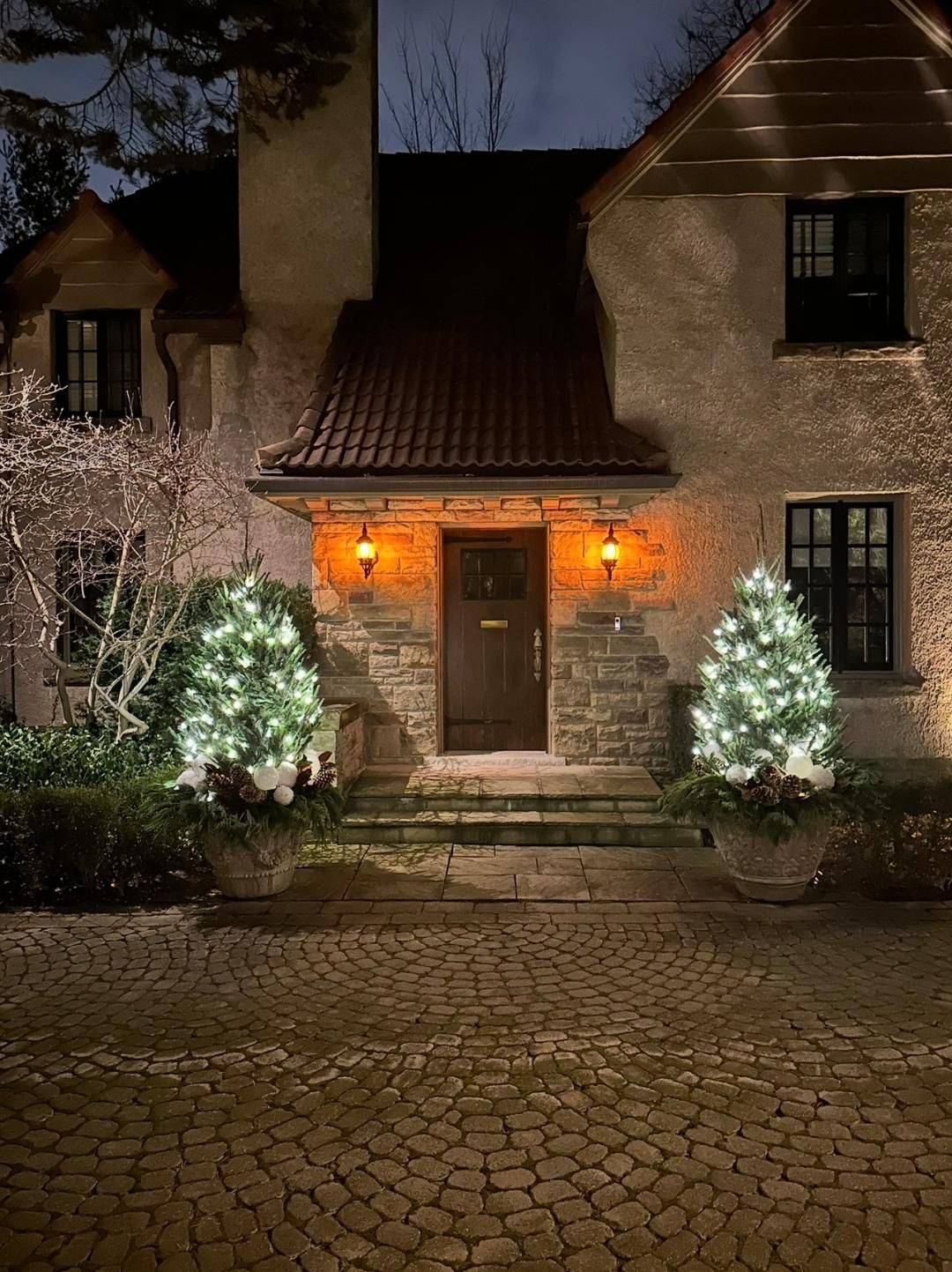 Toronto C12, ON M2P 1P7,48 Old Yonge ST