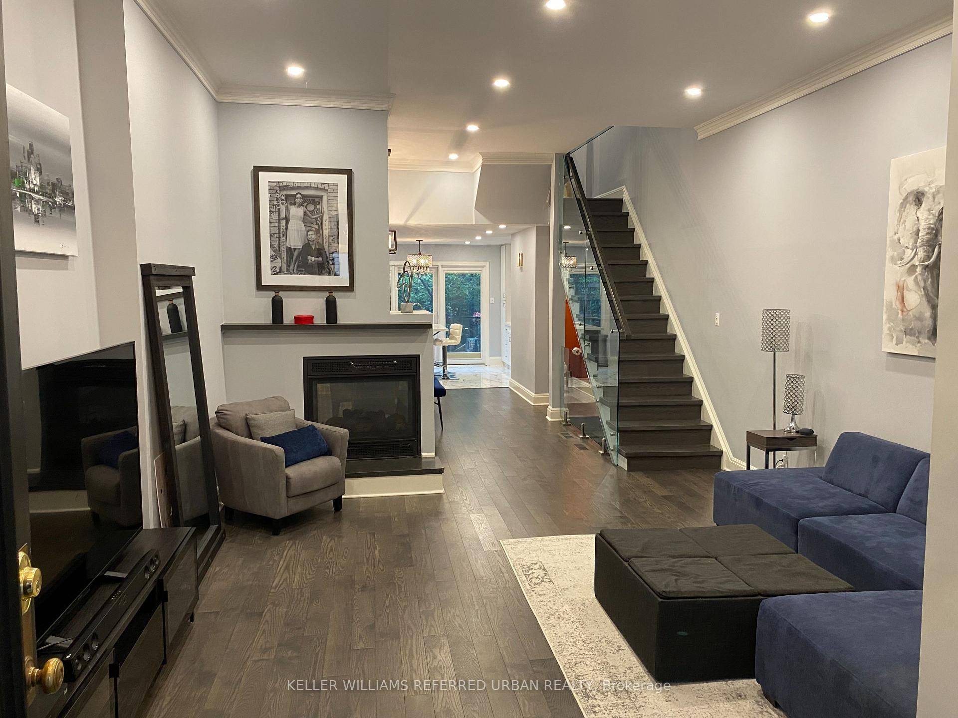 Toronto C08, ON M4Y 1M2,89A Gloucester ST