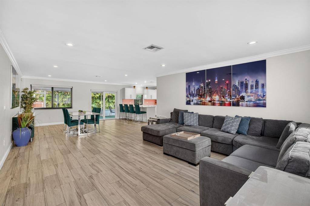 Dania Beach, FL 33004,407 SE 5th ST