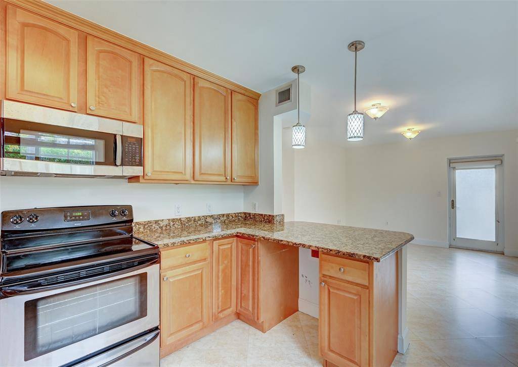 Pompano Beach, FL 33060,410 SW 15TH ST #201