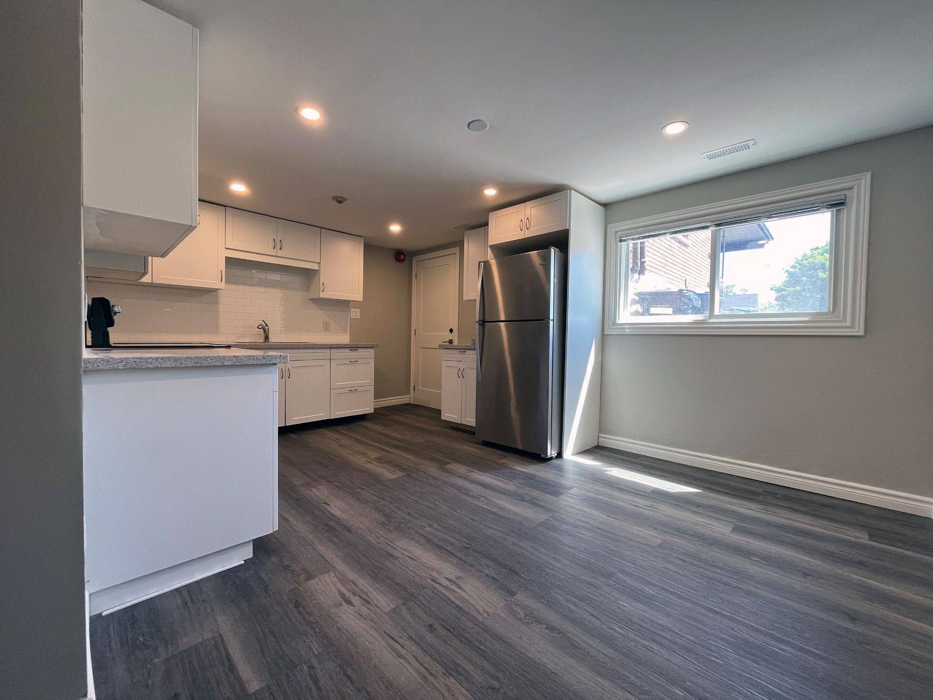 Collingwood, ON L9Y 2V3,120 Birch ST #Unit F