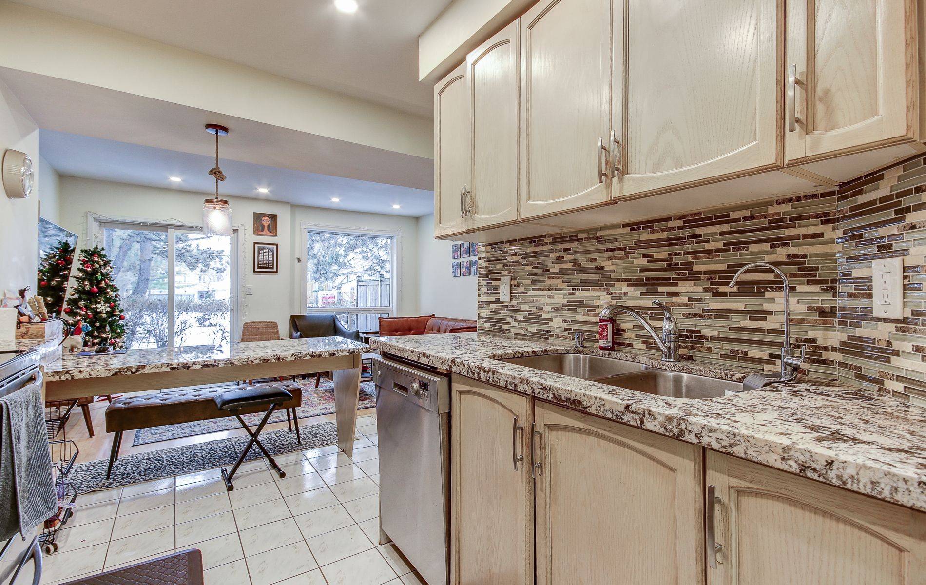 Mississauga, ON L4Z 3N8,55 Barondale DR #75