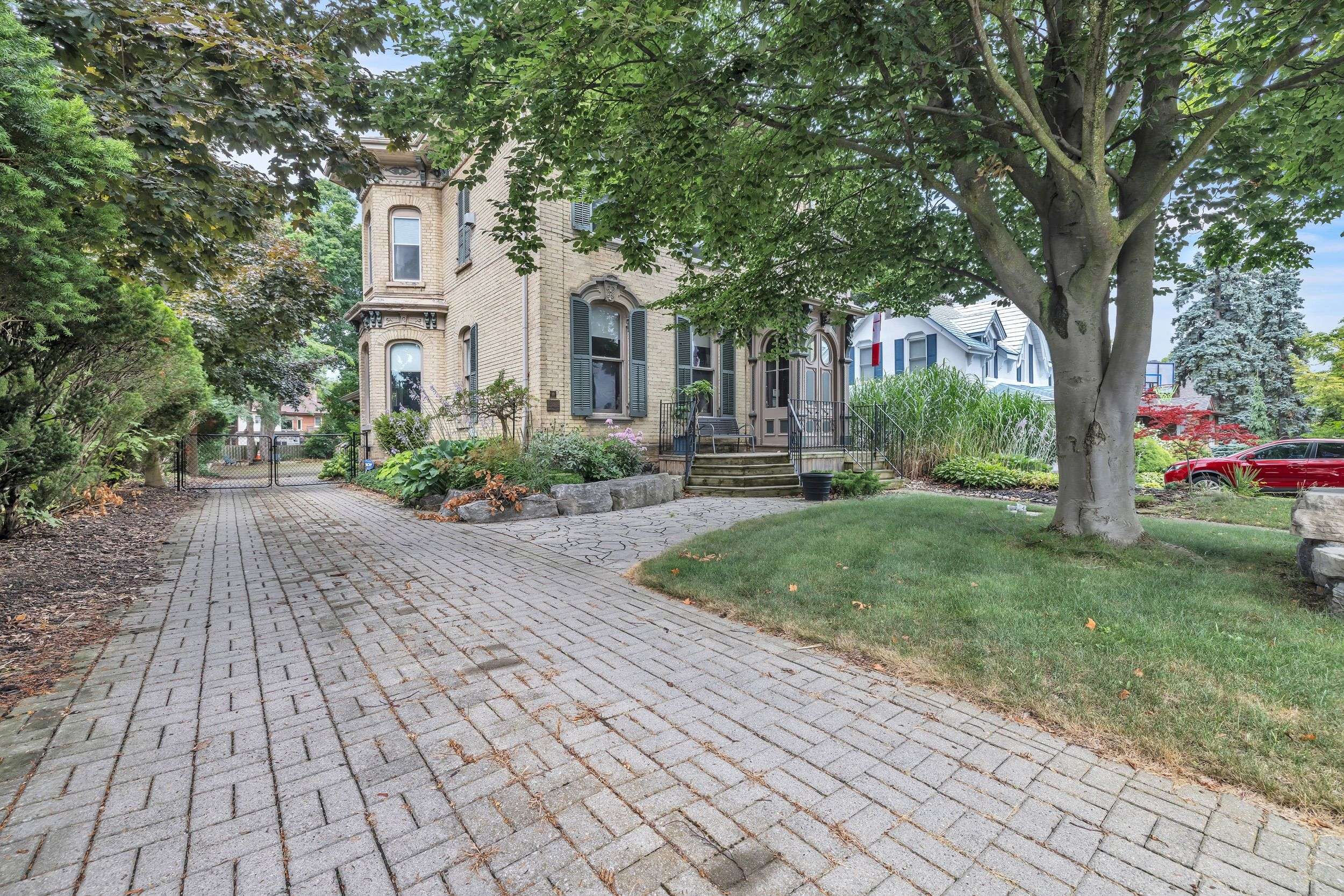 Woodstock, ON N4S 6G9,77 Light ST