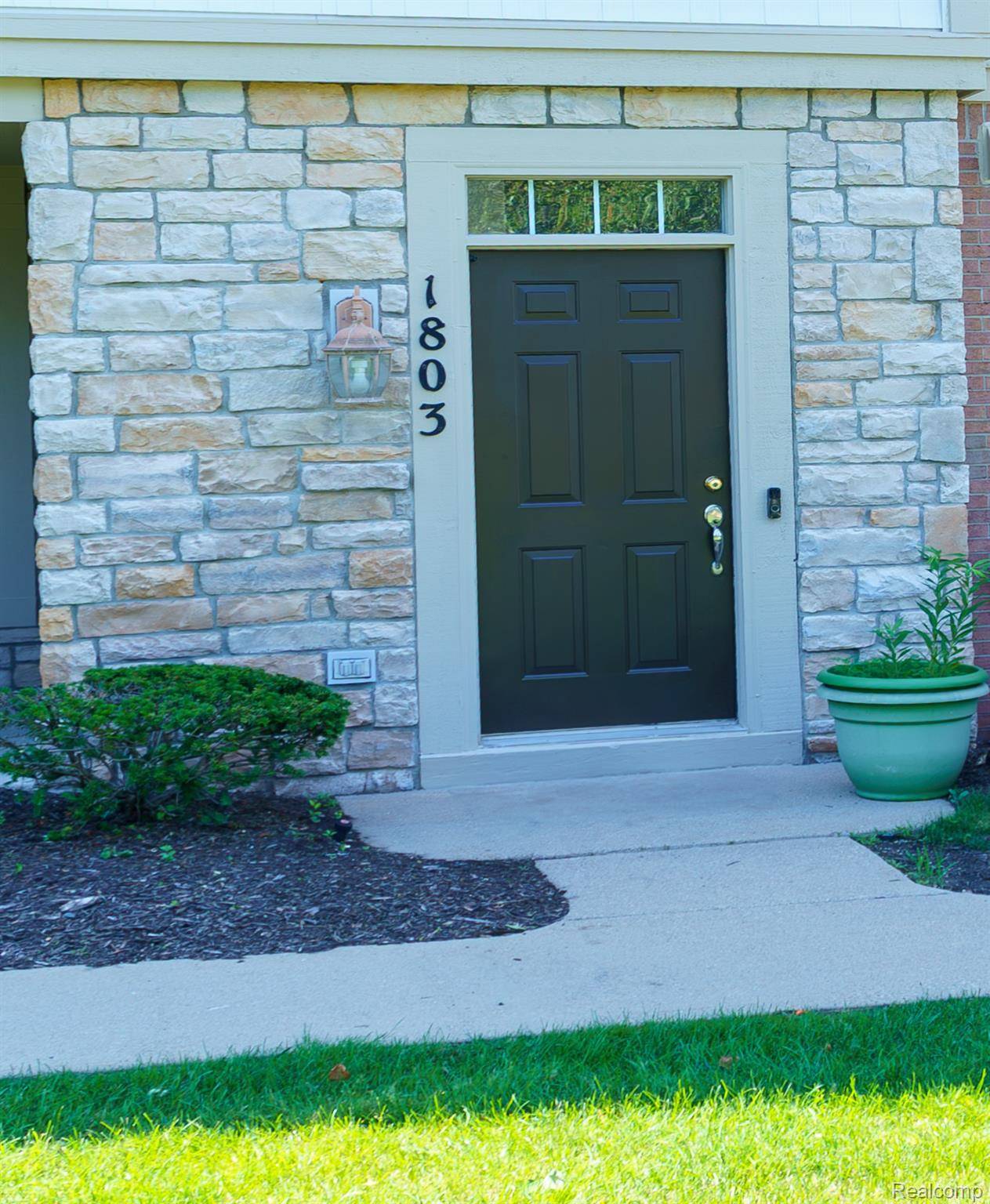 Canton, MI 48188,1803 Pinecroft DR