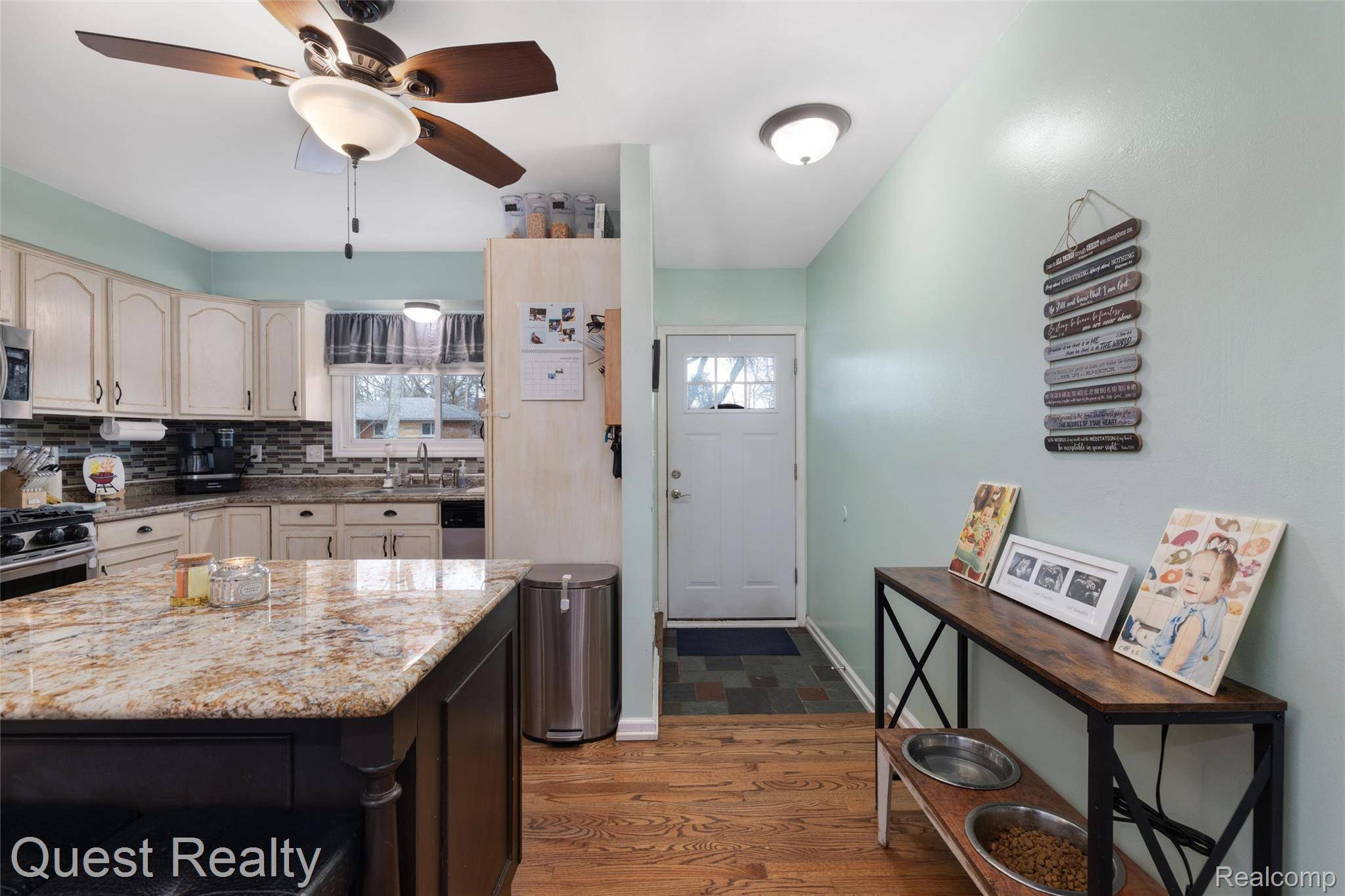 Livonia, MI 48150,35801 Dover ST