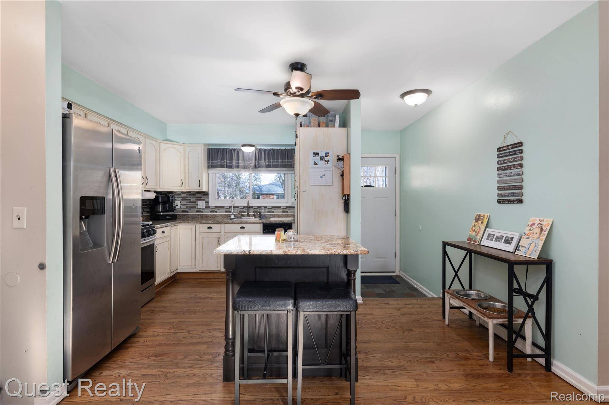 Livonia, MI 48150,35801 Dover ST