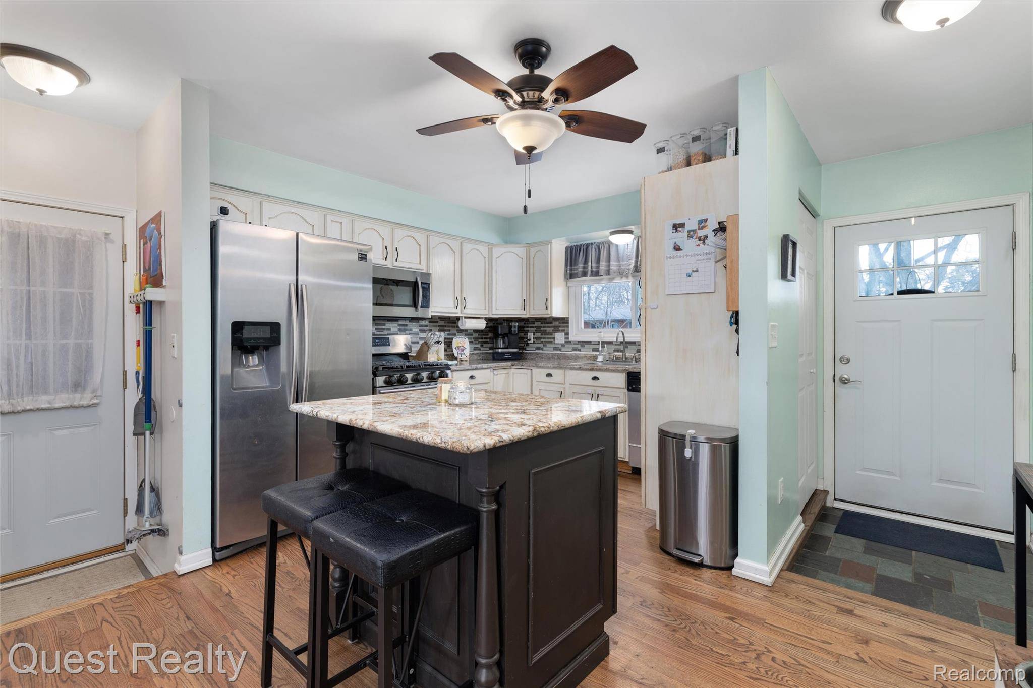 Livonia, MI 48150,35801 Dover ST