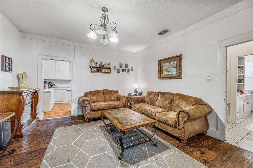 Stephenville, TX 76401,863 N CLINTON