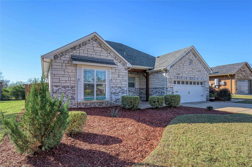 Bonham, TX 75418,808 E 6th Street