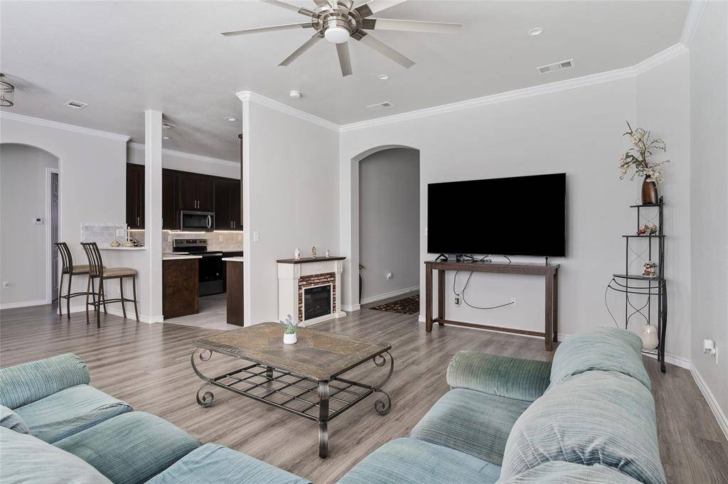 Bonham, TX 75418,808 E 6th Street