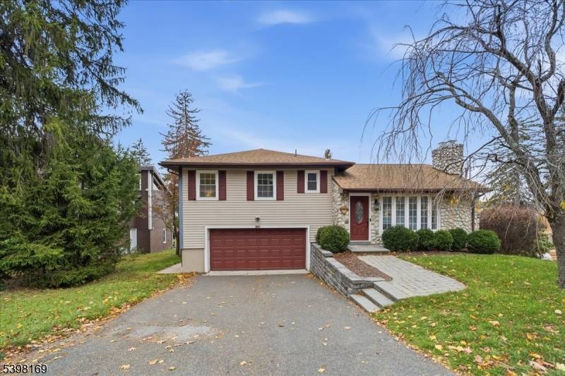 Sparta Twp., NJ 07871,172 E Shore Trl