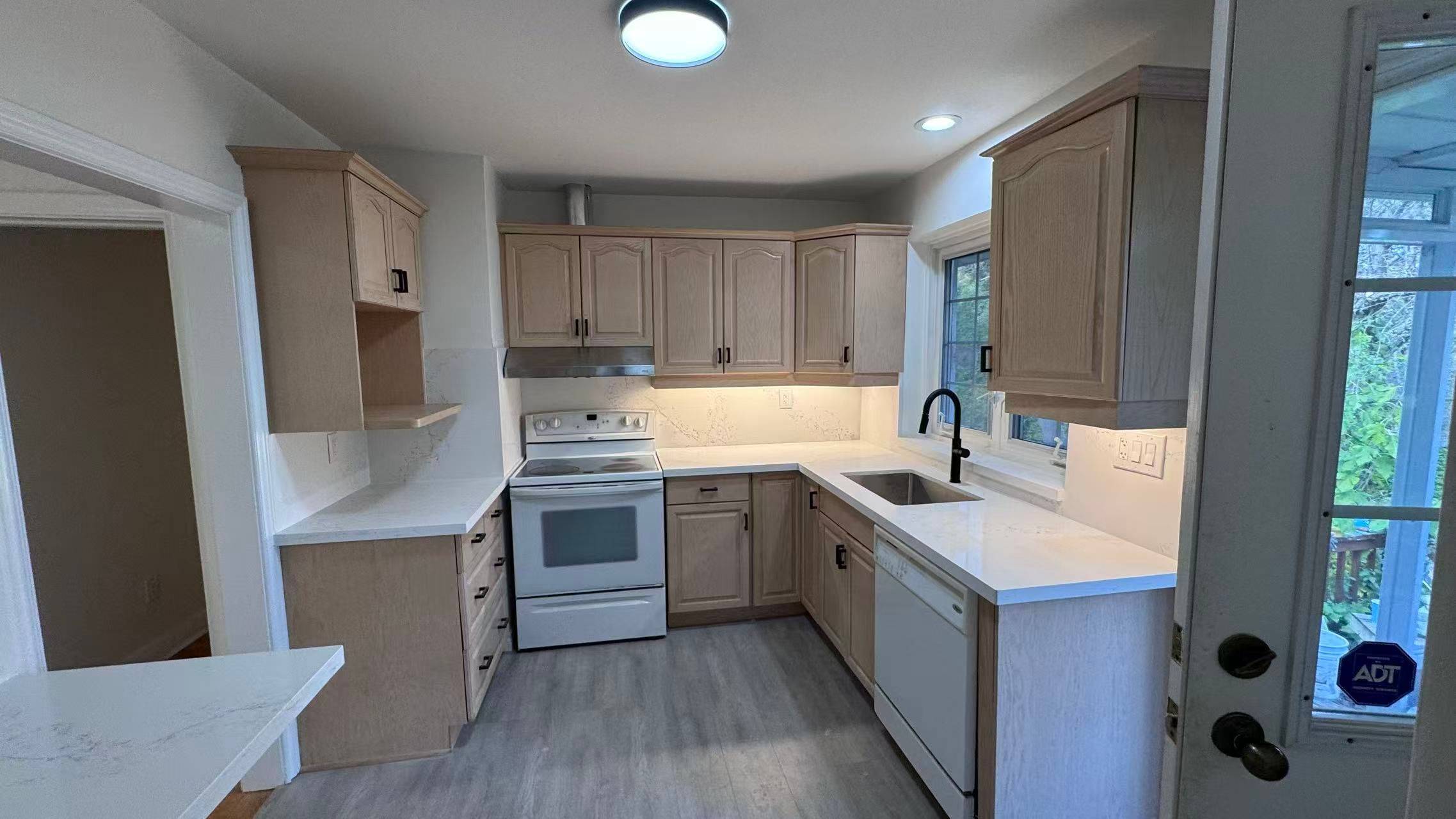 Toronto C13, ON M3C 2E7,66 Paperbirch DR #Upper