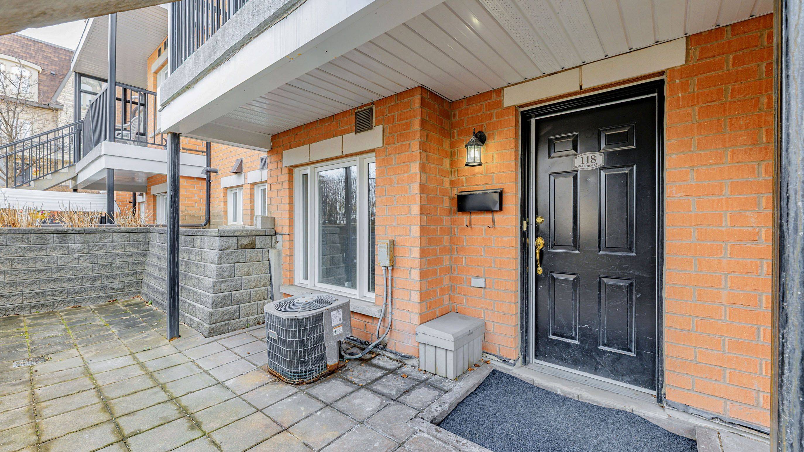 Markham, ON L3T 0A7,316 John ST #118