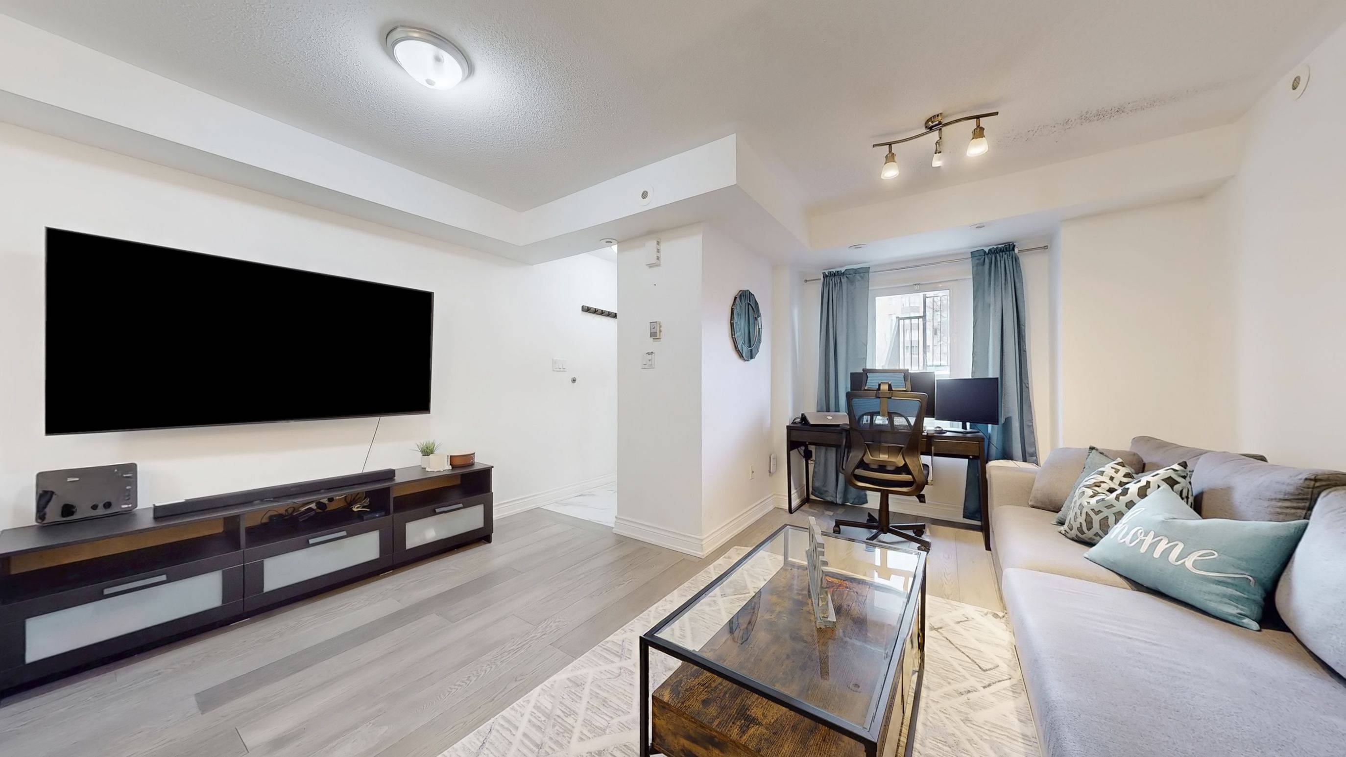 Markham, ON L3T 0A7,316 John ST #118