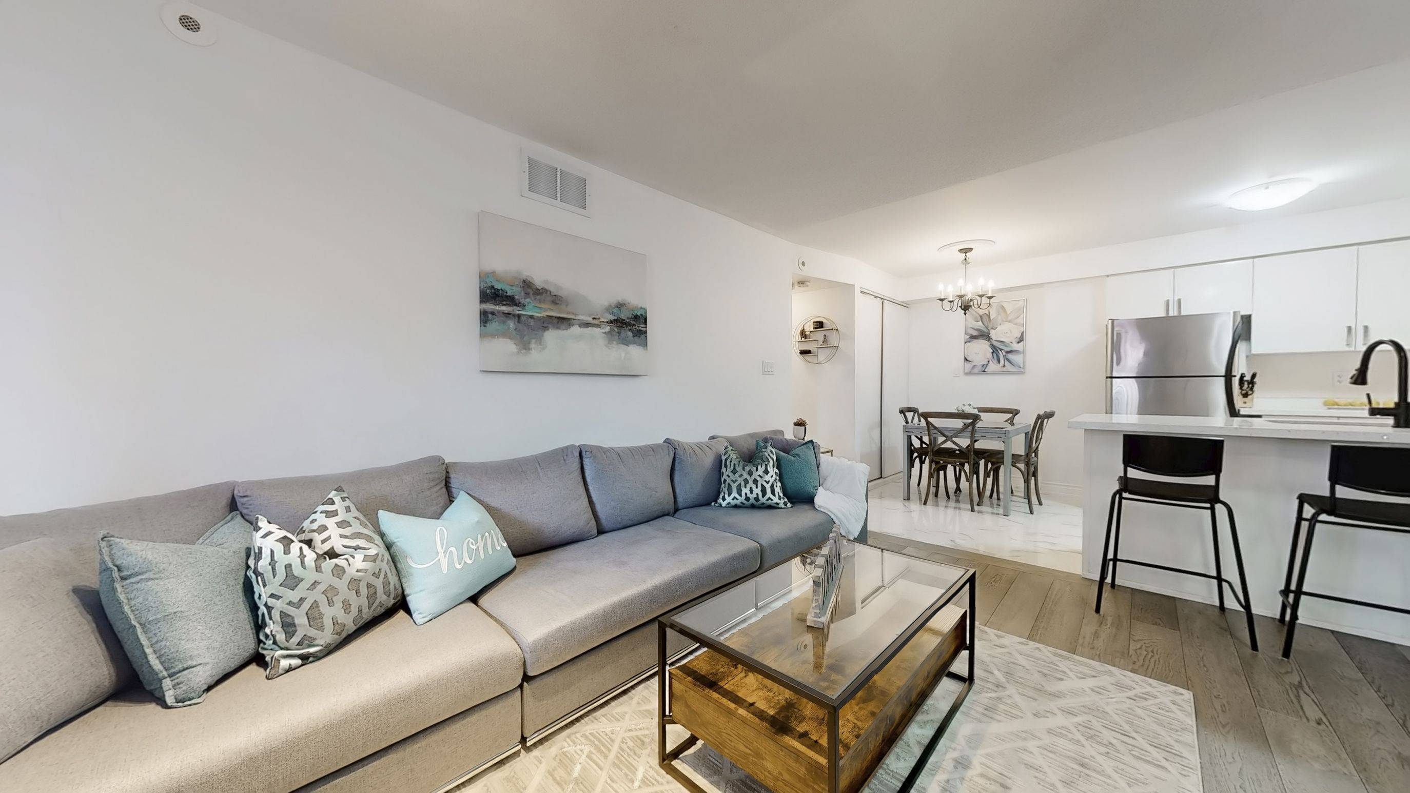 Markham, ON L3T 0A7,316 John ST #118