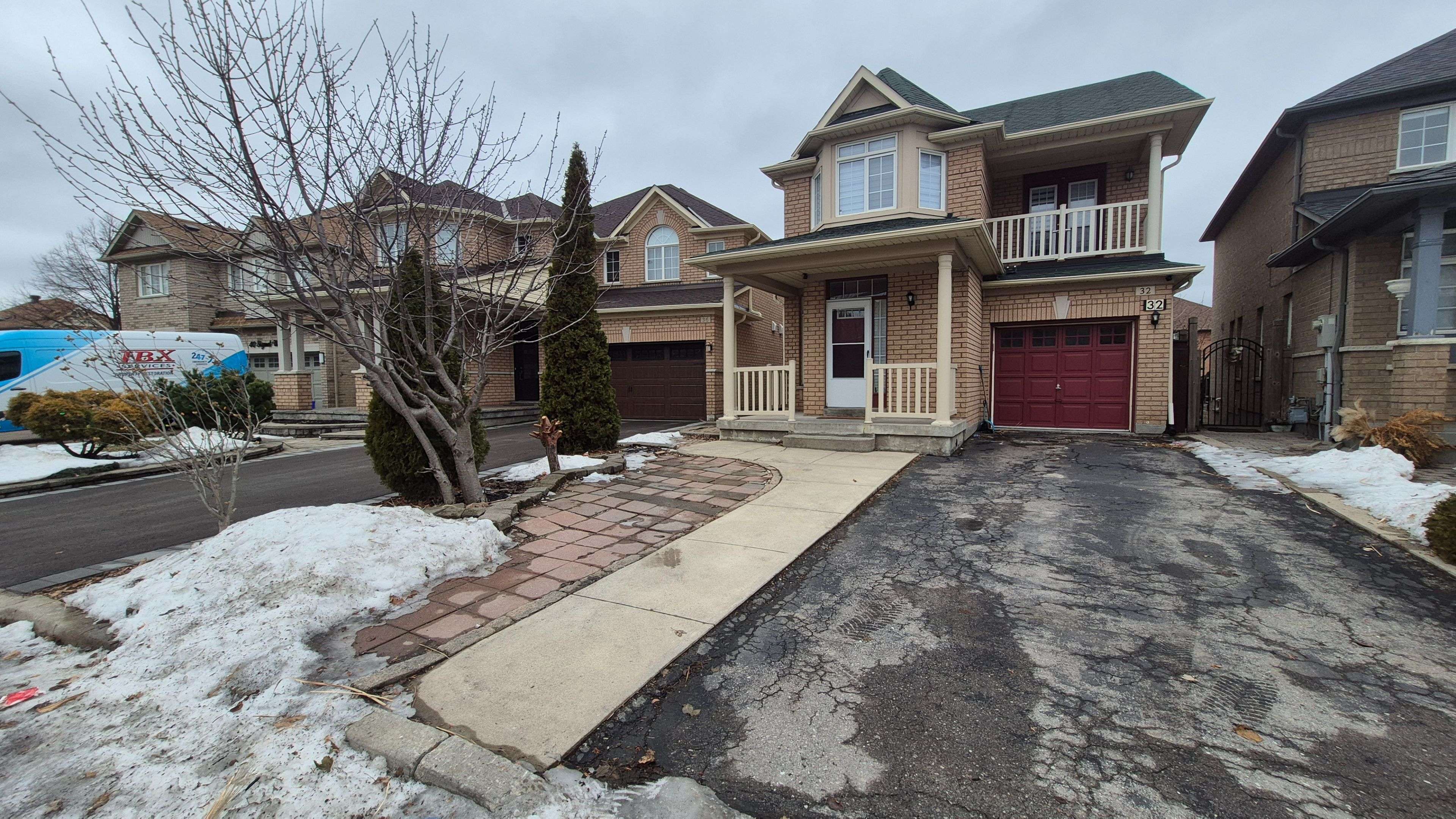 Vaughan, ON L4H 2E3,32 Signet WAY #Basement Apartment