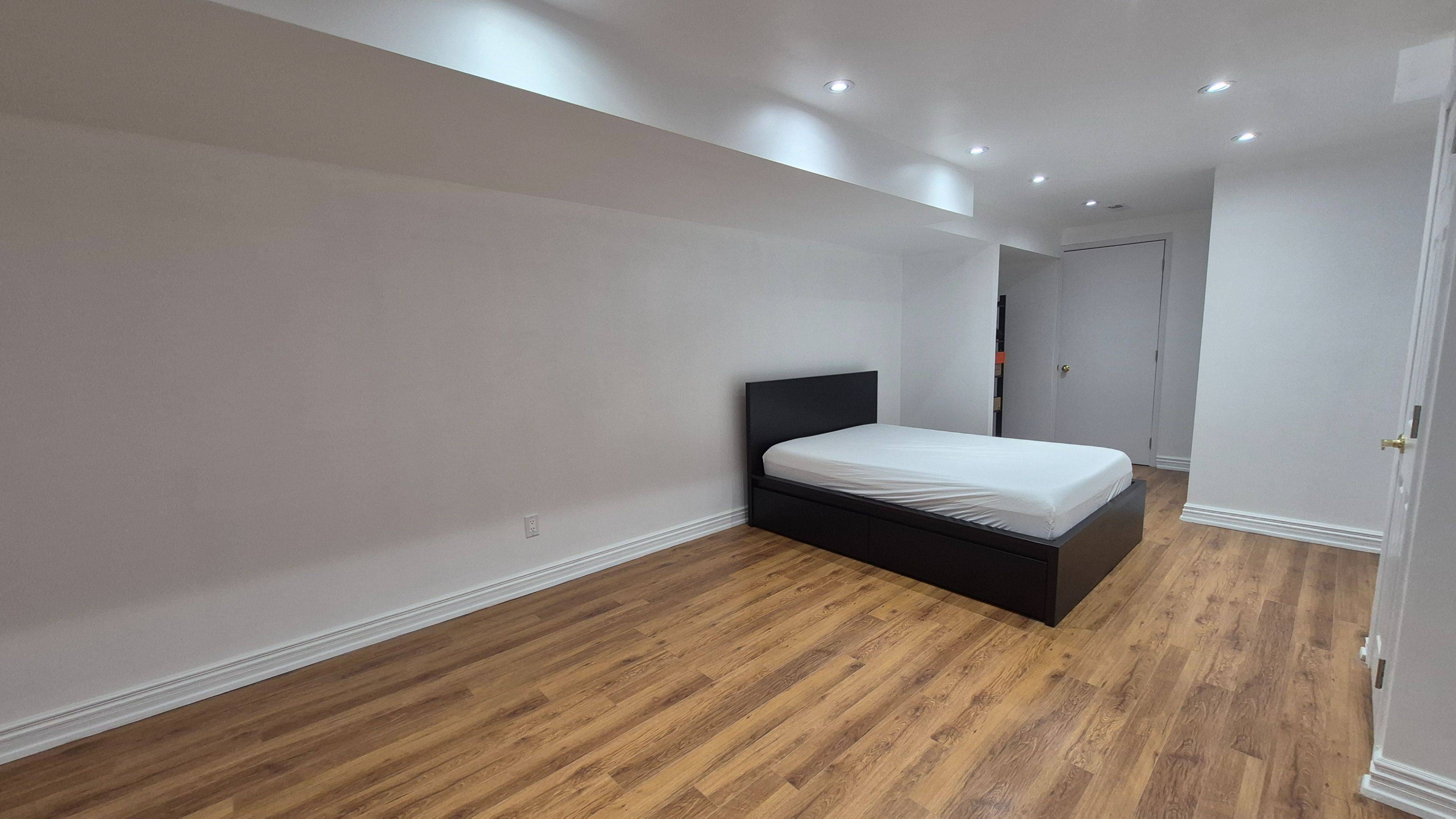 Vaughan, ON L4H 2E3,32 Signet WAY #Basement Apartment