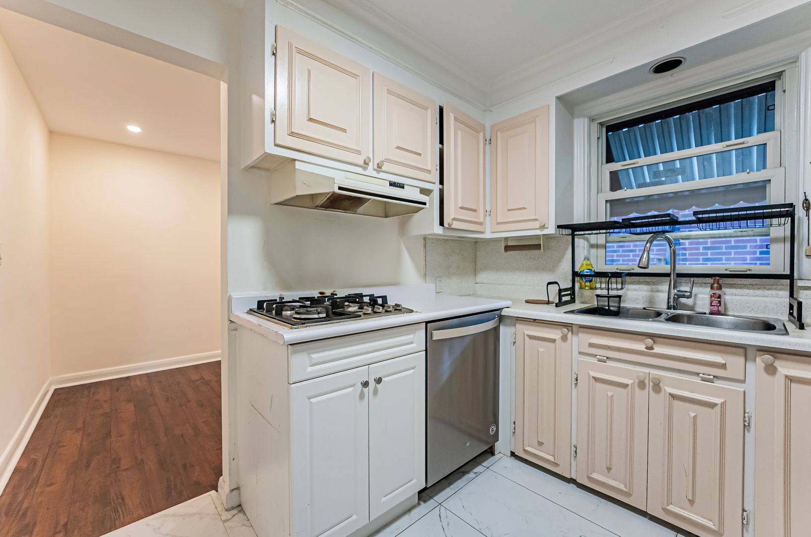 Richmond Hill, ON L4C 1B7,394 Centre ST E #Main