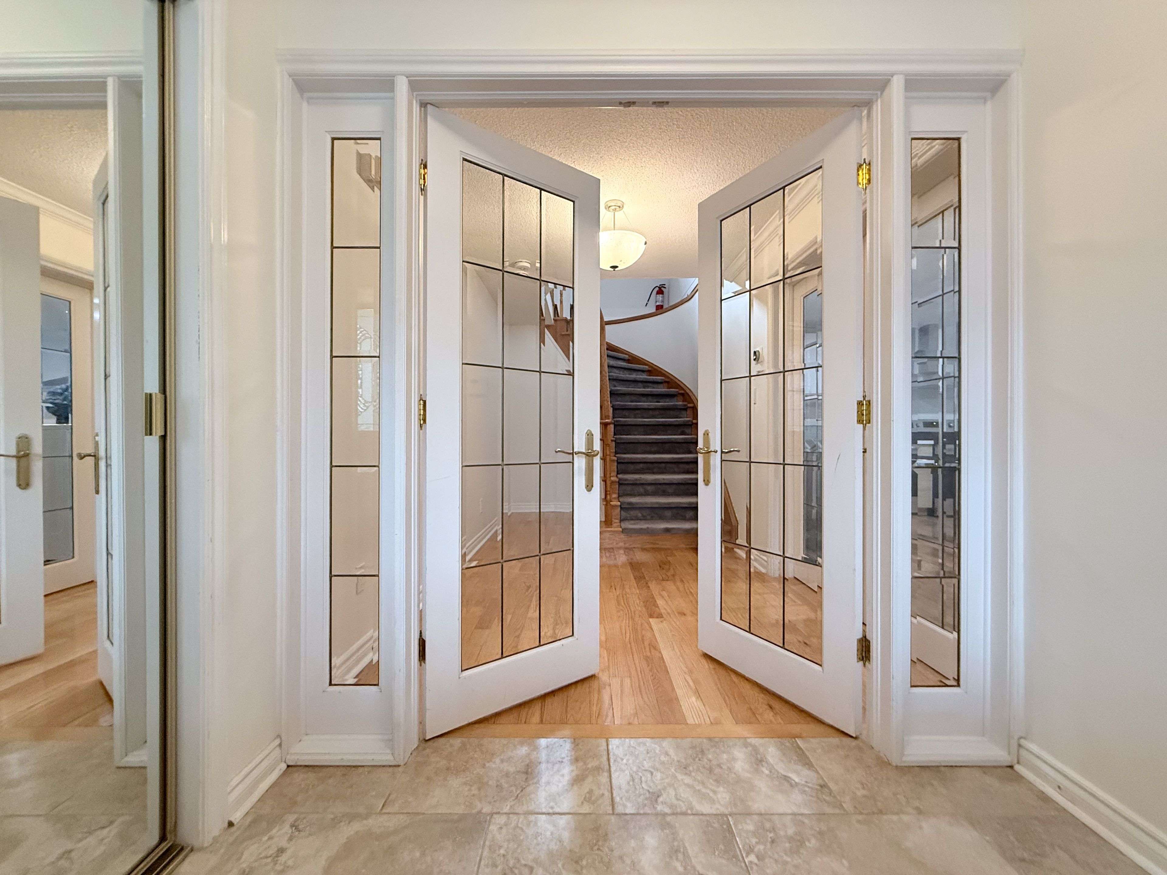 Mississauga, ON L5K 2H7,1759 Sherwood Forrest CIR #Unit 1