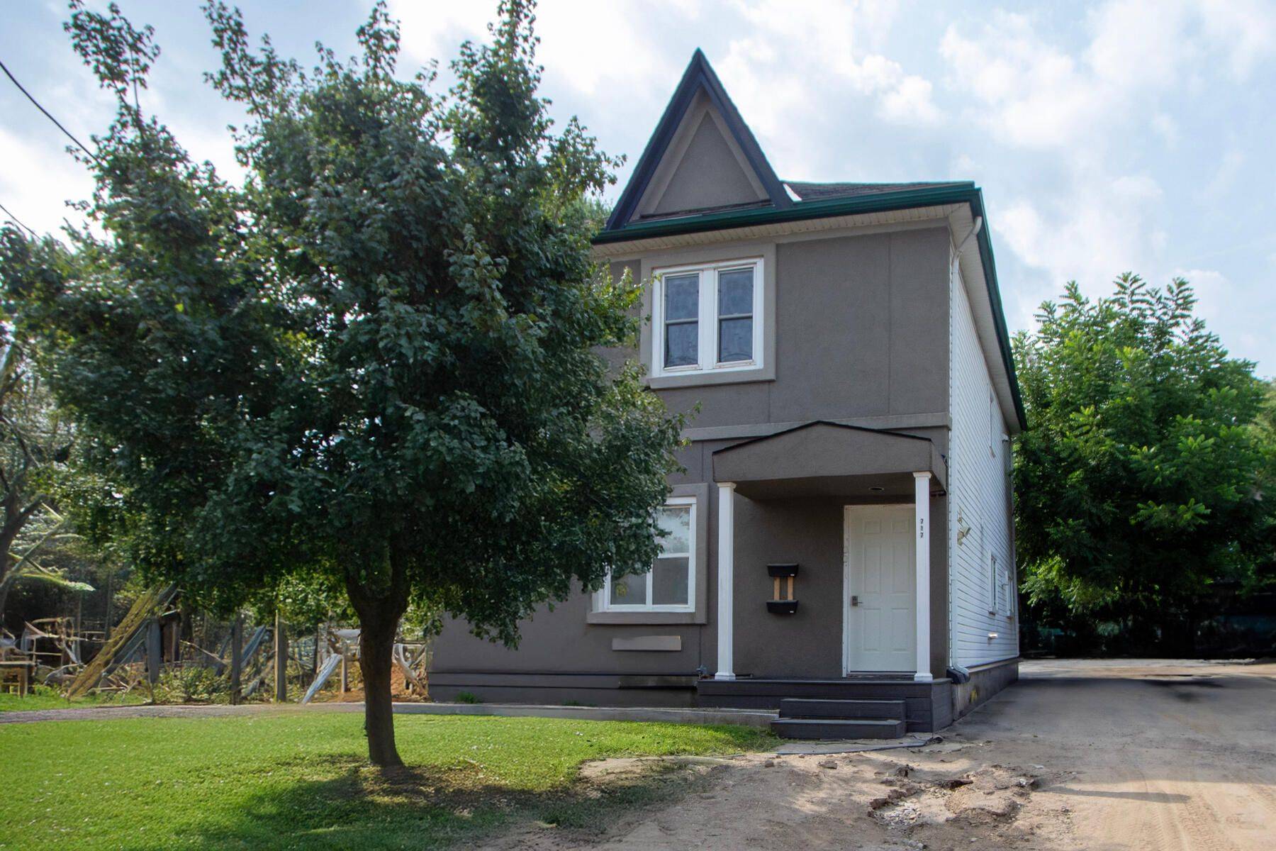 London East, ON N5W 3P9,717 Central AVE