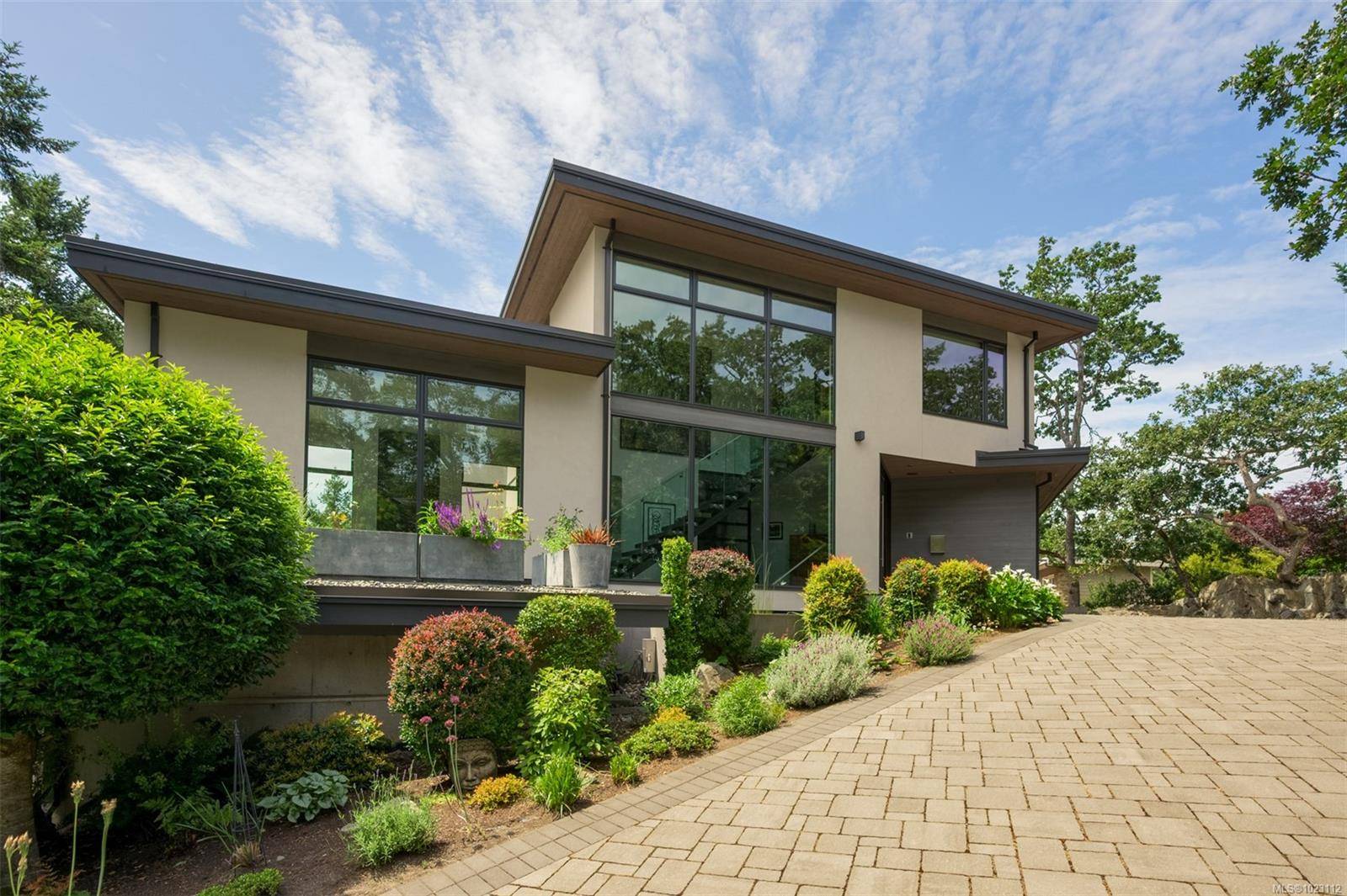 Saanich, BC V8N 6B3,3724 Arbutus Ridge