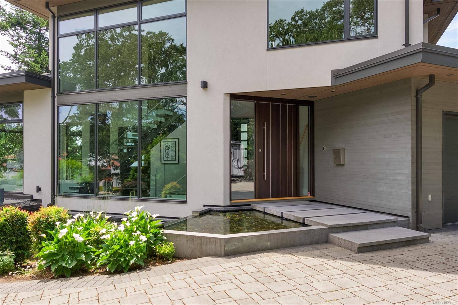 Saanich, BC V8N 6B3,3724 Arbutus Ridge