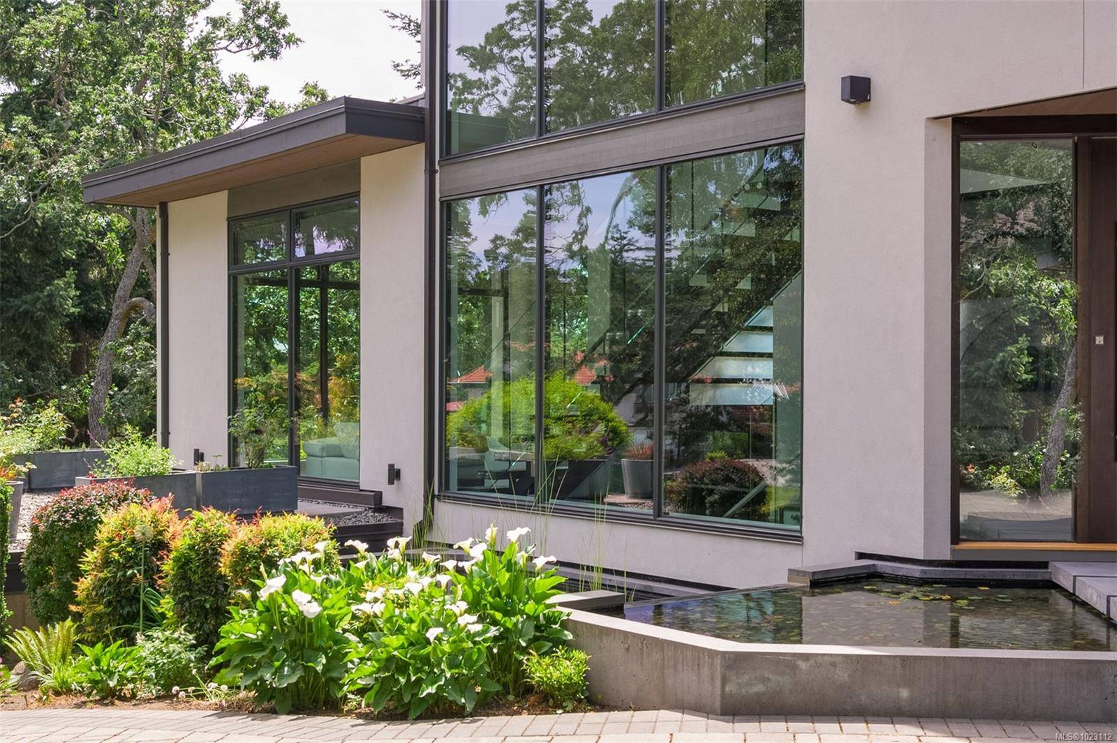 Saanich, BC V8N 6B3,3724 Arbutus Ridge