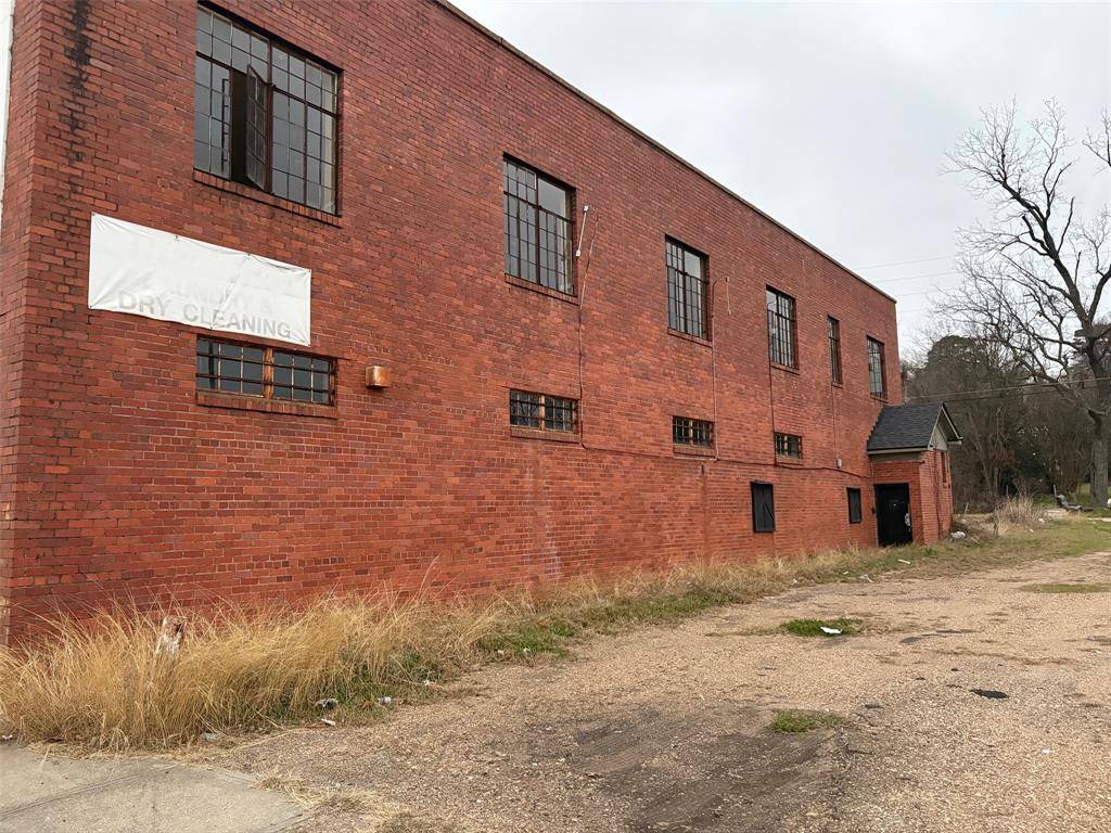 Shreveport, LA 71106,258 E 70th Street