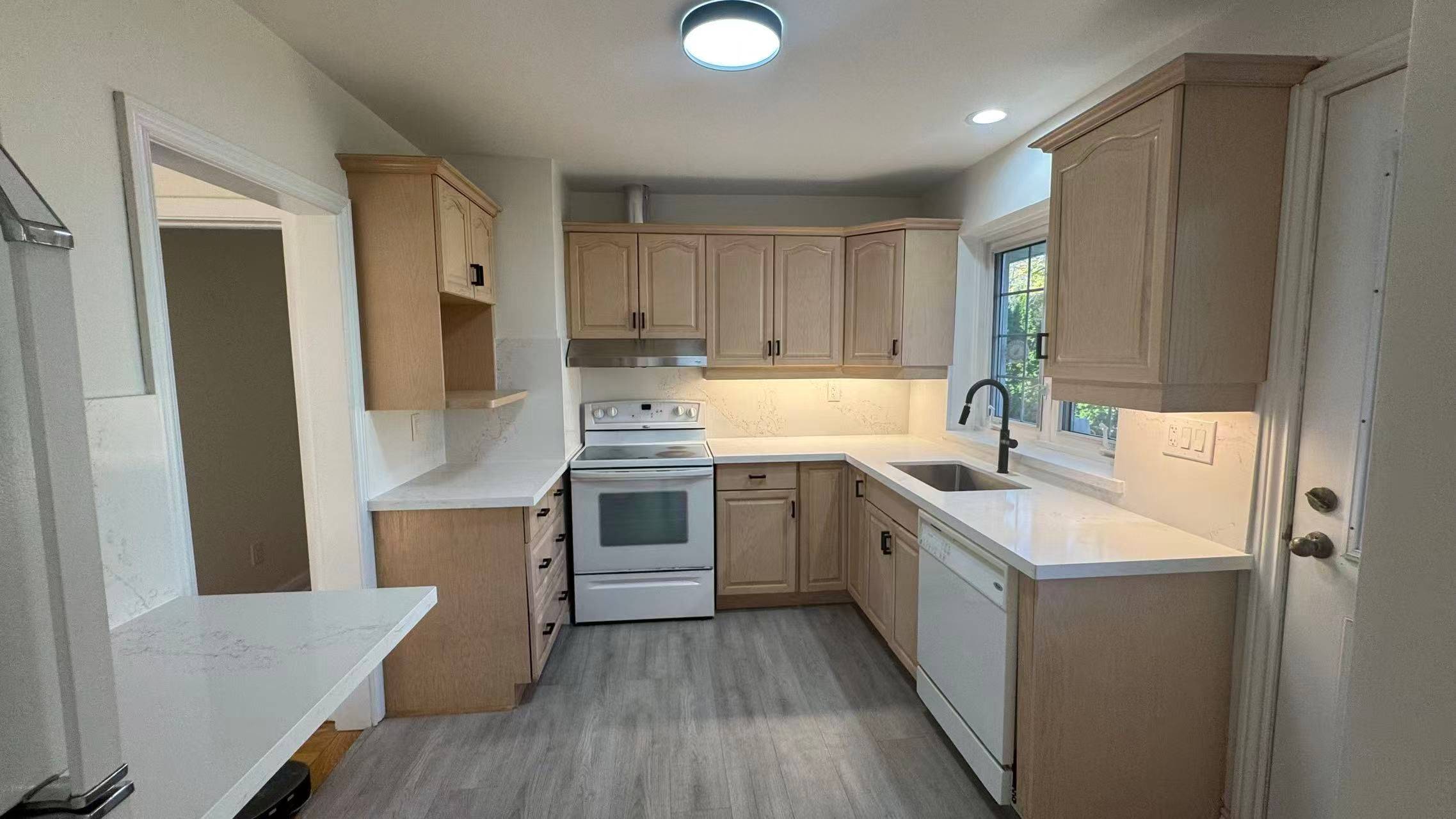 Toronto C13, ON M3C 2E7,66 Paperbirch DR #B