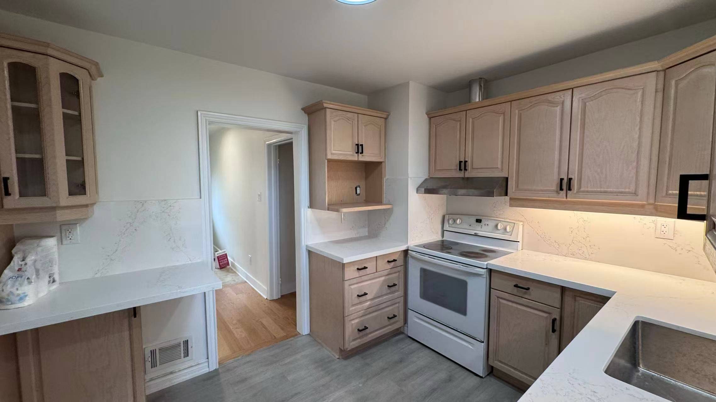 Toronto C13, ON M3C 2E7,66 Paperbirch DR #C