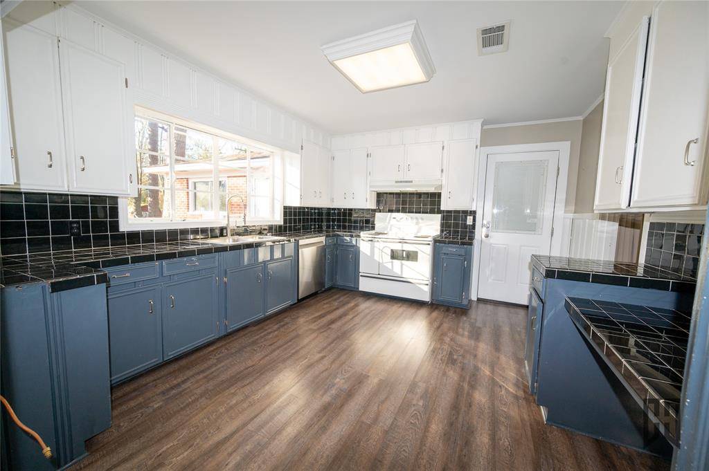 Minden, LA 71055,402 E Todd Street