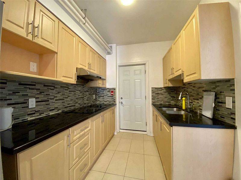 Toronto C01, ON M6G 2P6,555 Palmerston AVE #3