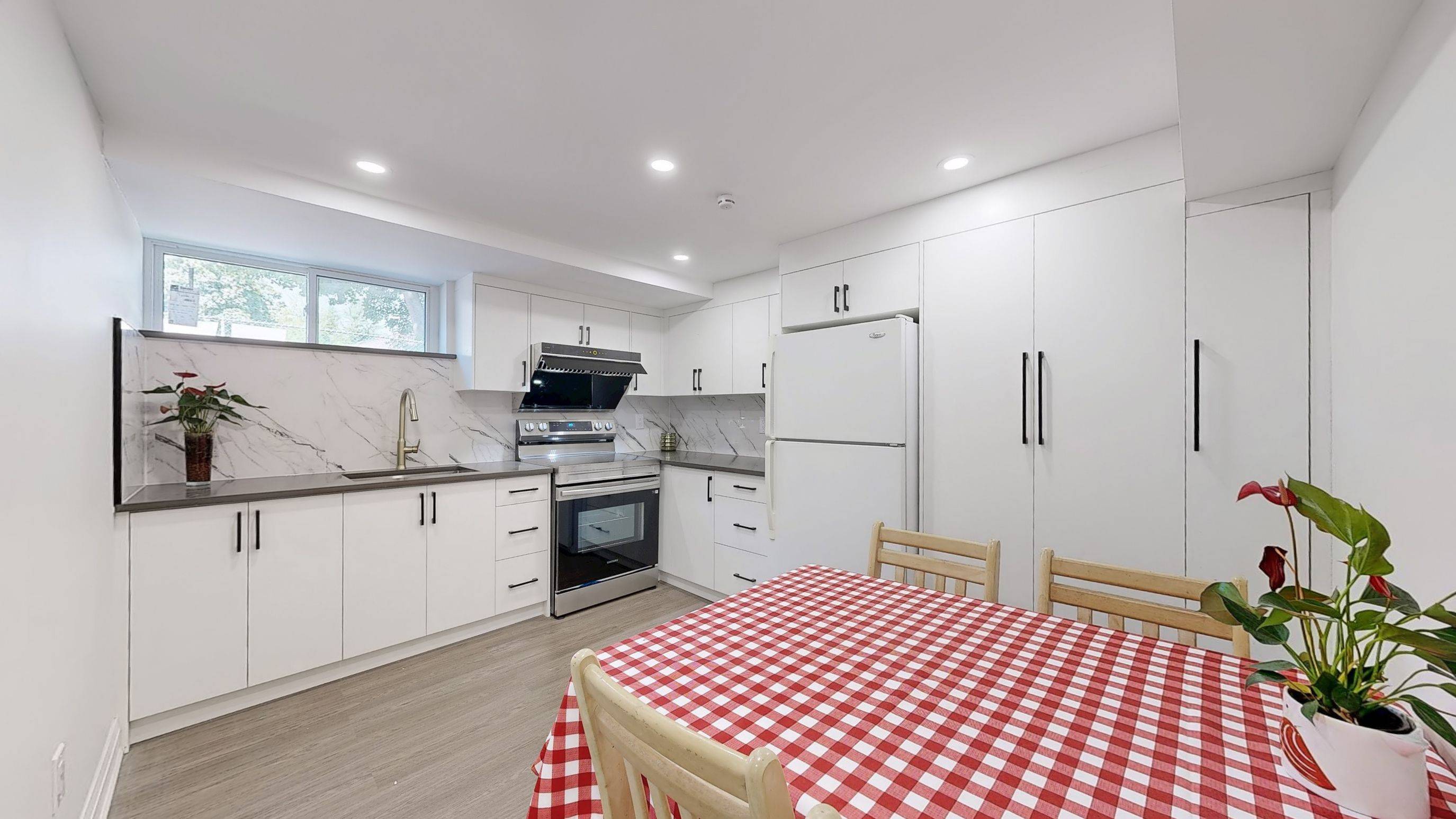 Toronto C15, ON M2K 1T4,114 Citation DR #B1