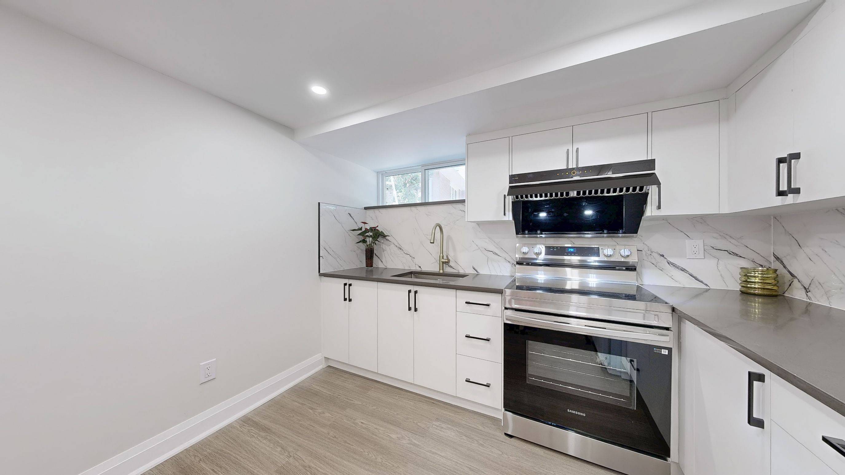 Toronto C15, ON M2K 1T4,114 Citation DR #B1