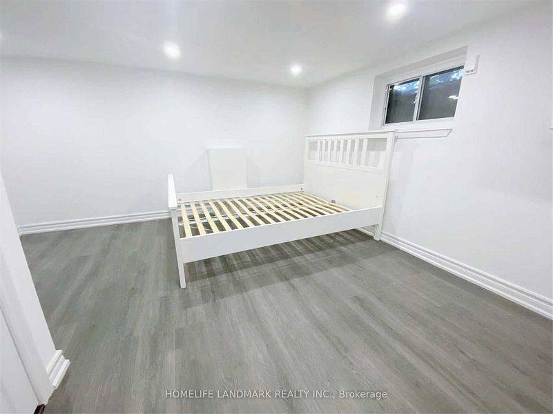 Toronto C02, ON M6G 2B6,840 Davenport RD