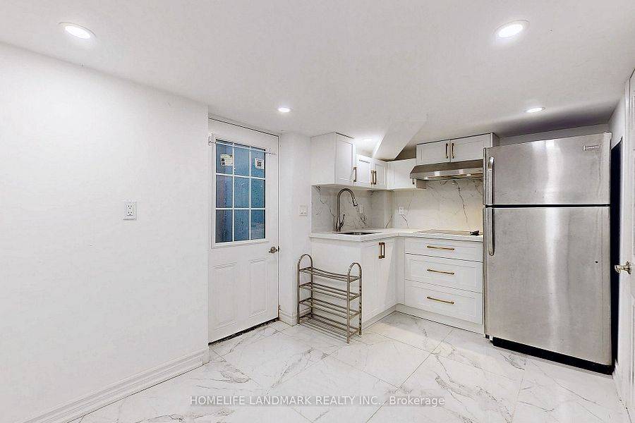 Toronto C02, ON M6G 2B6,840 Davenport RD