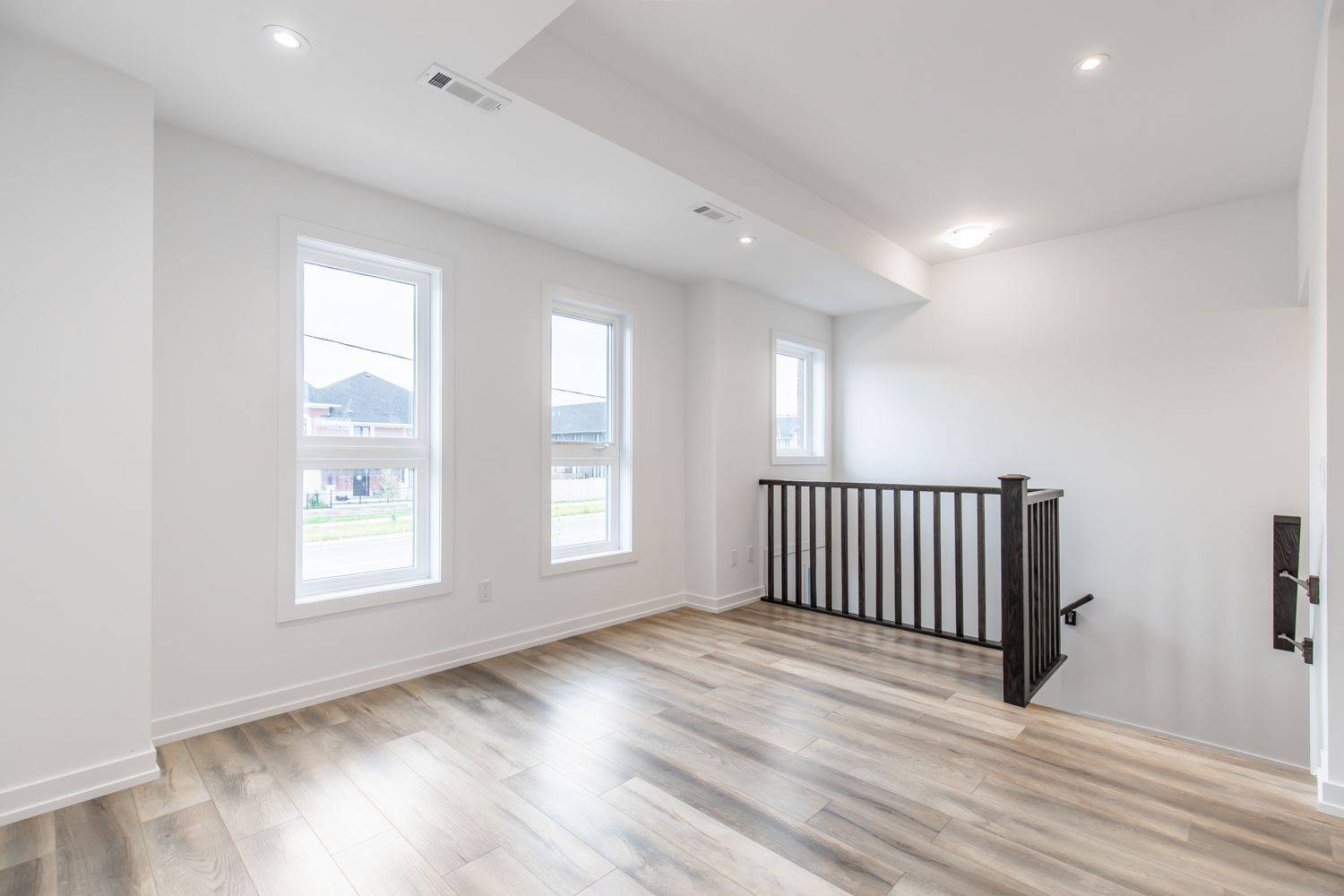 Hamilton, ON L8B 2A9,70 Kenesky DR #4