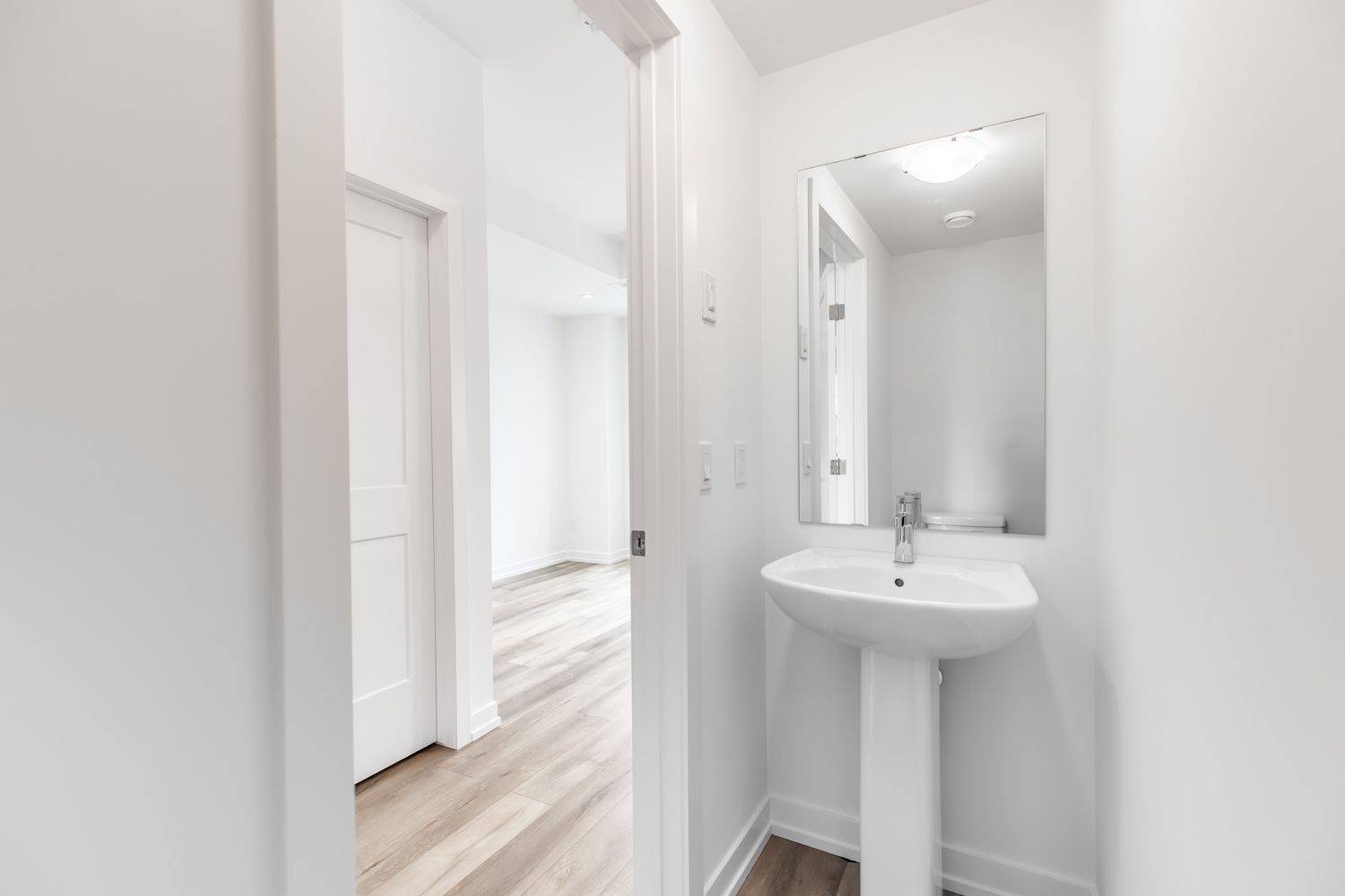 Hamilton, ON L8B 2A9,70 Kenesky DR #4