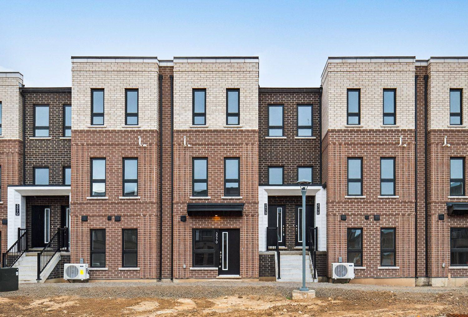 Hamilton, ON L8B 2A9,70 Kenesky DR #13