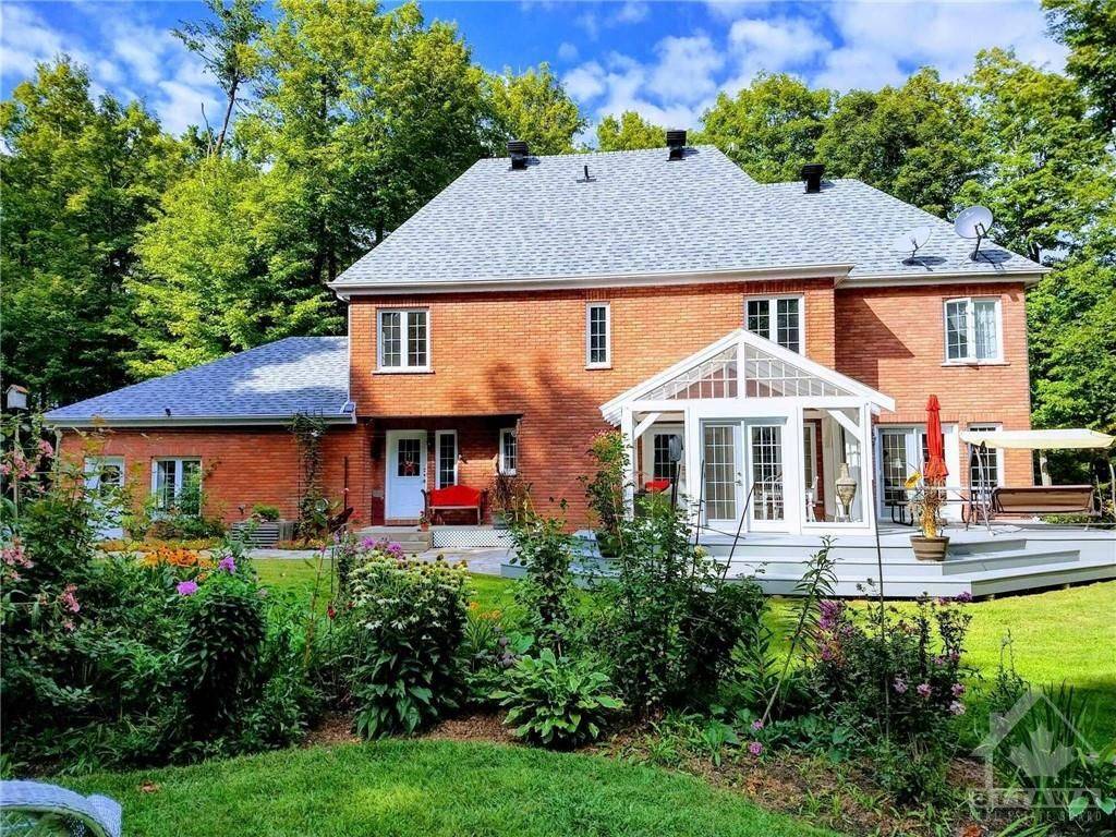 4926 JOHNSON RD, South Glengarry, ON K0C 2J0