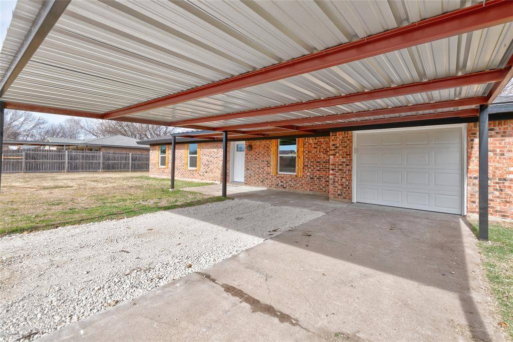 Clyde, TX 79510,214 Sandy Lane