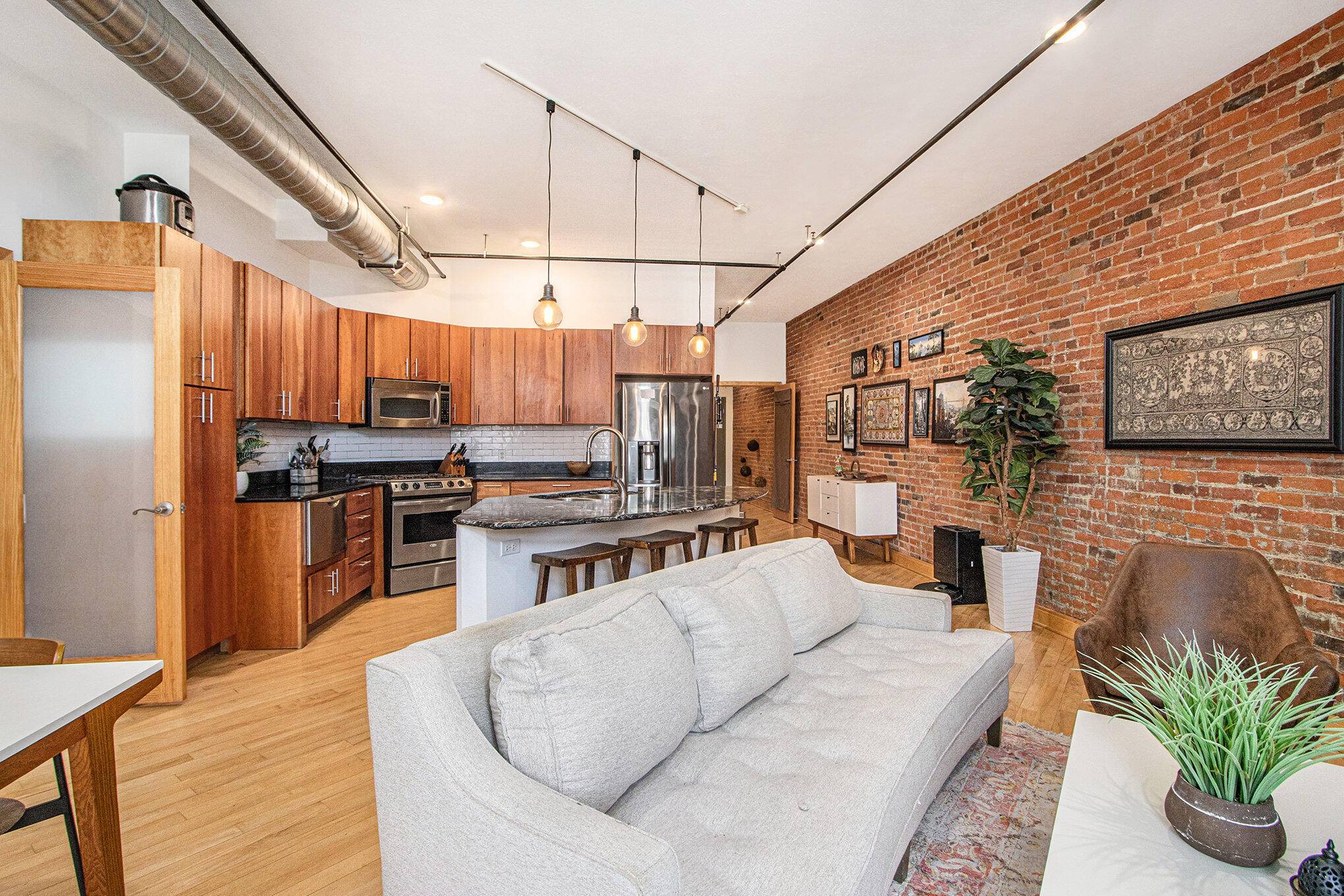 Kalamazoo, MI 49007,222 N Kalamazoo MALL #290