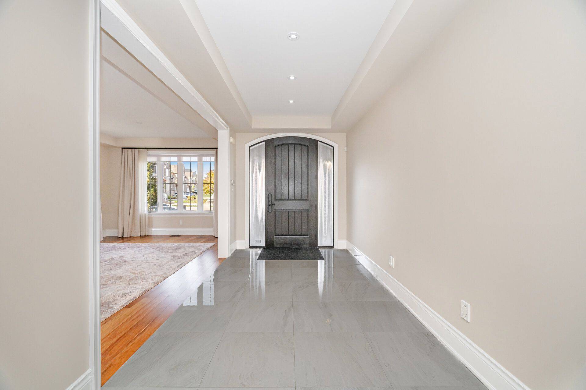 Oakville, ON L6H 0J6,2118 Vineland CRES