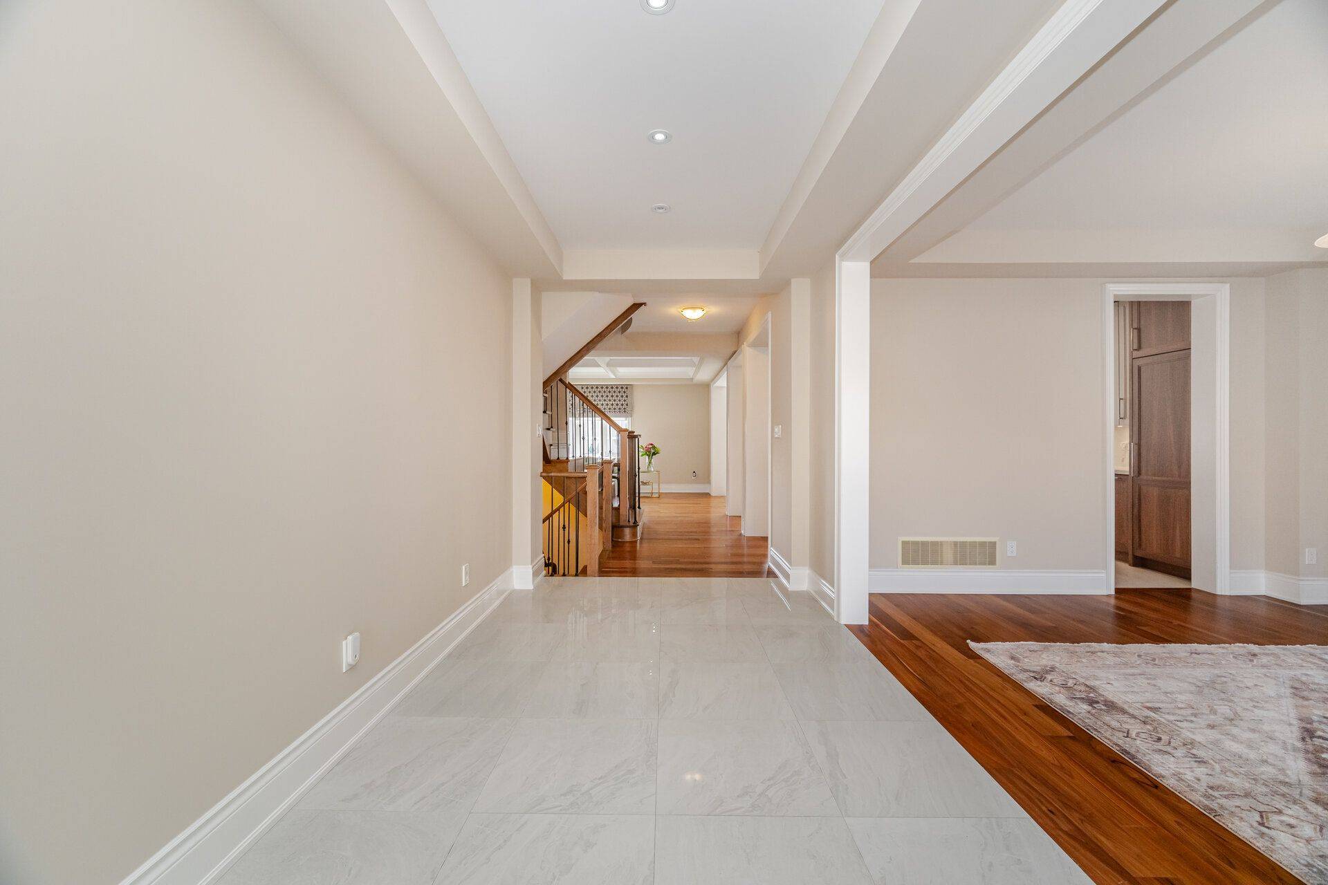 Oakville, ON L6H 0J6,2118 Vineland CRES