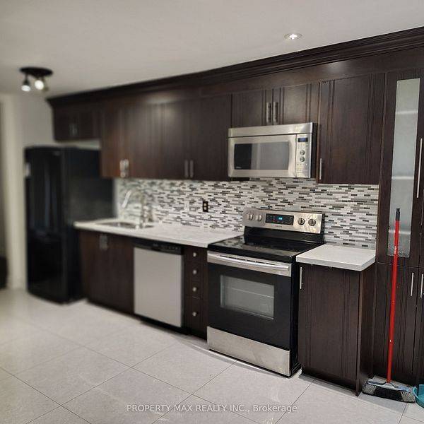 Brampton, ON L6V 3Y1,246 Simmons BLVD