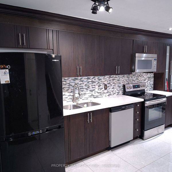 Brampton, ON L6V 3Y1,246 Simmons BLVD